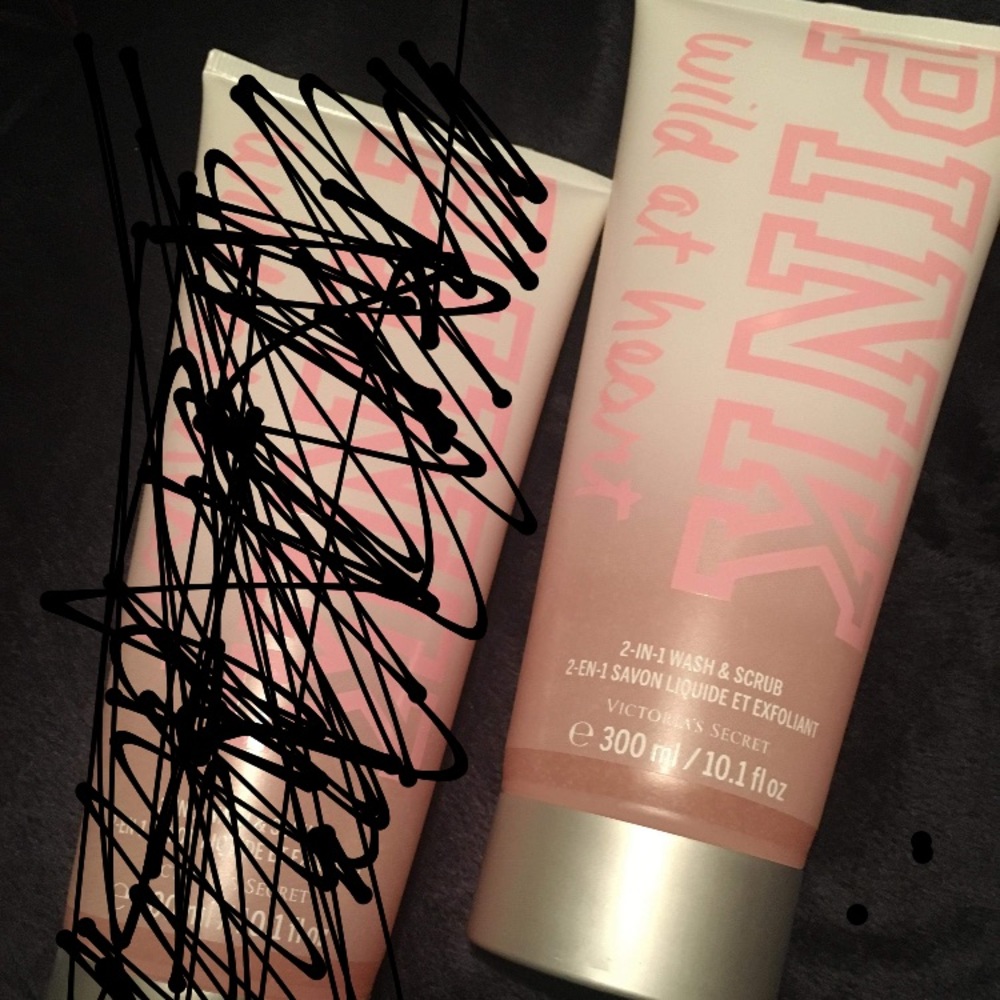 VsPink Wild At Heart shower scrub